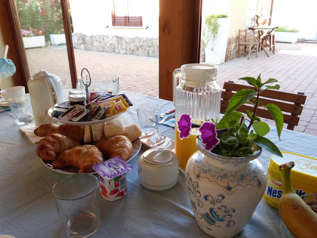 Bramasole Bed and Breakfast Quartu SantʼElena Exteriör bild