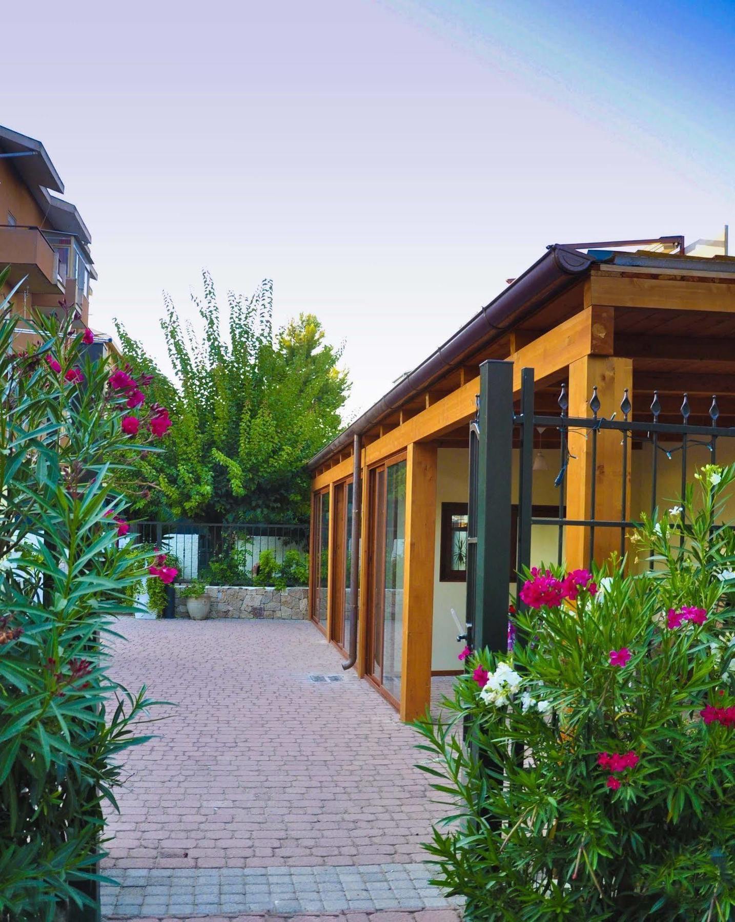 Bramasole Bed and Breakfast Quartu SantʼElena Exteriör bild