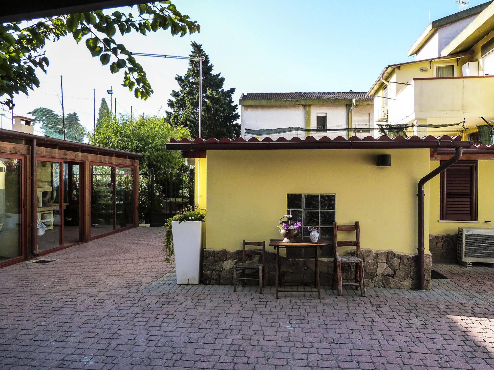Bramasole Bed and Breakfast Quartu SantʼElena Exteriör bild